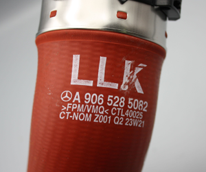 Original Mercedes-Benz Ladeluftschlauch an Ladeluftkühler rechts, Sprinter 900, 906, 907 5