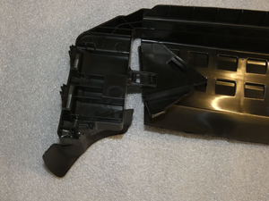 Original Mercedes-Benz Luftführung vorne, unten, Kühler. Sprinter 907 3