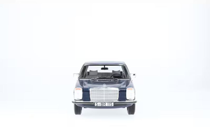 Original Mercedes-Benz Modellauto "Strich 8" W114/W115 1:18 (1968-1973) 2