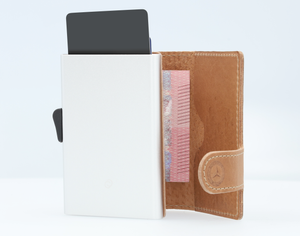 Original Mercedes-Benz Minigeldbörse aus Cognac Rindleder mit RFID-Schutz 3