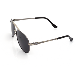 Seitenansicht der Hyundai N Sonnenbrille mit detaillierter Gravur am Bügel und schwarzem Rahmen für einen sportlichen Look. 2