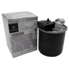 Kraftstofffilter neben Verpackung