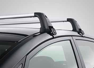 Dachträger auf schwarzem Auto