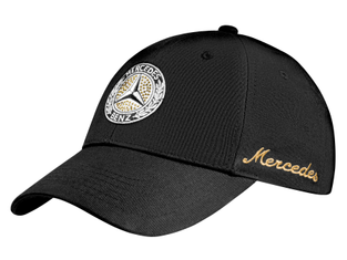 Schwarze Cap mit Mercedes Schriftzug und Logo