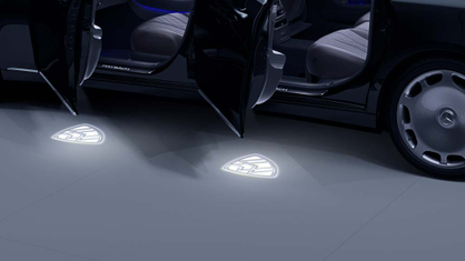 Logo Maybach Projektion aus dem Auto heraus