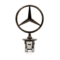 Schwarzer Mercedes-Benz Stern