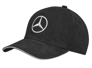 Schwarze Cap mit Mercedes-Benz Logo, von vorne