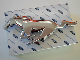 original-kuehlergrill-emblem-logo-silber-verchromt-1922925-ford-mustang-pony-ab-205