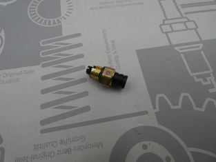 Original Mercedes-Benz Anschlussstutzen an Ventilblock / Airmatic