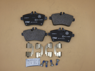 Original Mercedes-Benz Bremsklötze vorne. A-Klasse W169