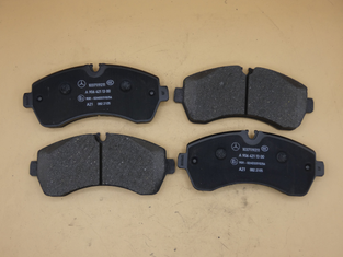 Original Mercedes-Benz Bremsklötze vorne. Sprinter W906