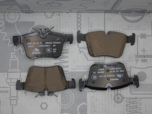 Original Mercedes-Benz Bremsklotz-Satz hinten. C-Klasse W205, GLC W253