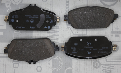 Original Mercedes-Benz Bremsklotz-Satz vorne. C-Klasse W205