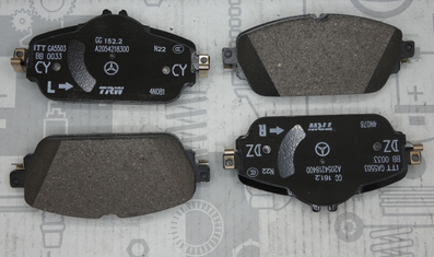 Original Mercedes-Benz Bremsklotz-Satz vorne. C-Klasse W205, E-Klasse W213, W238