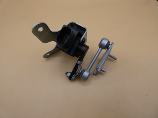 Original Mercedes-Benz Drehwinkelsensor hinten rechts. W204, W207, W212, W218