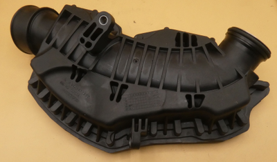 Original Mercedes-Benz Geräuschdämpfer an Ladeluftleitung links. C-Klasse 204, GLK, G-Modell. OM642