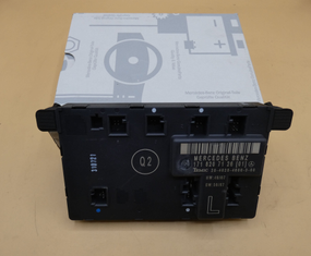 Original Mercedes-Benz Türsteuergerät links. SLK R171