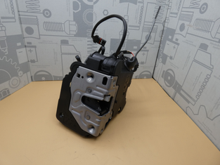 Original Mercedes-Benz Türschloss vorne links. E-Klasse W211