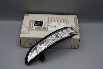Original Mercedes-Benz Spiegelblinker rechts. W211, W216, W219, W221