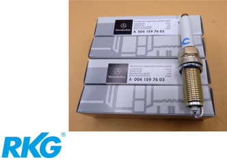 Original Mercedes-Benz Zündkerzen-Set (4 Stück). OM282914, OM200731-1