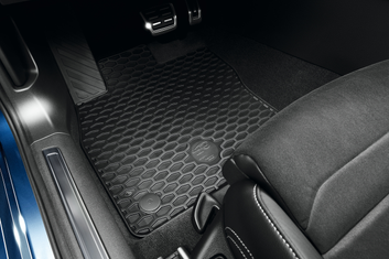 Volkswagen Gummifußmatten „Plus“ – Schwarz, vorne und hinten (Passat, LHD)-1