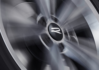 Volkswagen Nabenkappen für Leichtmetallfelgen – Dynamisch mit stehendem R-Logo, Schwarz Hochglanz-1