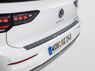 Volkswagen Original Ladekantenschutz Klavierlackoptik – VW Golf 8 Limousine (ab 2020)-1