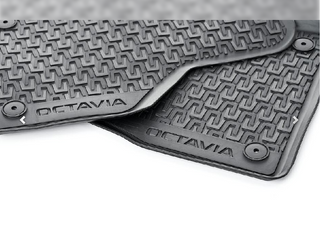 ŠKODA Gummifußmatten – Schwarz mit OCTAVIA Schriftzug-1