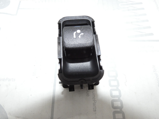 Original Mercedes-Benz Schalterblock AHK im Heckdeckel. CLA, GLE, GLS, GLA-2