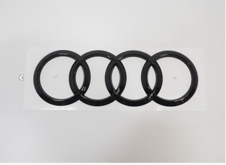 Original Audi A3 8Y Audi Ringe hinten schwarz glänzend-1